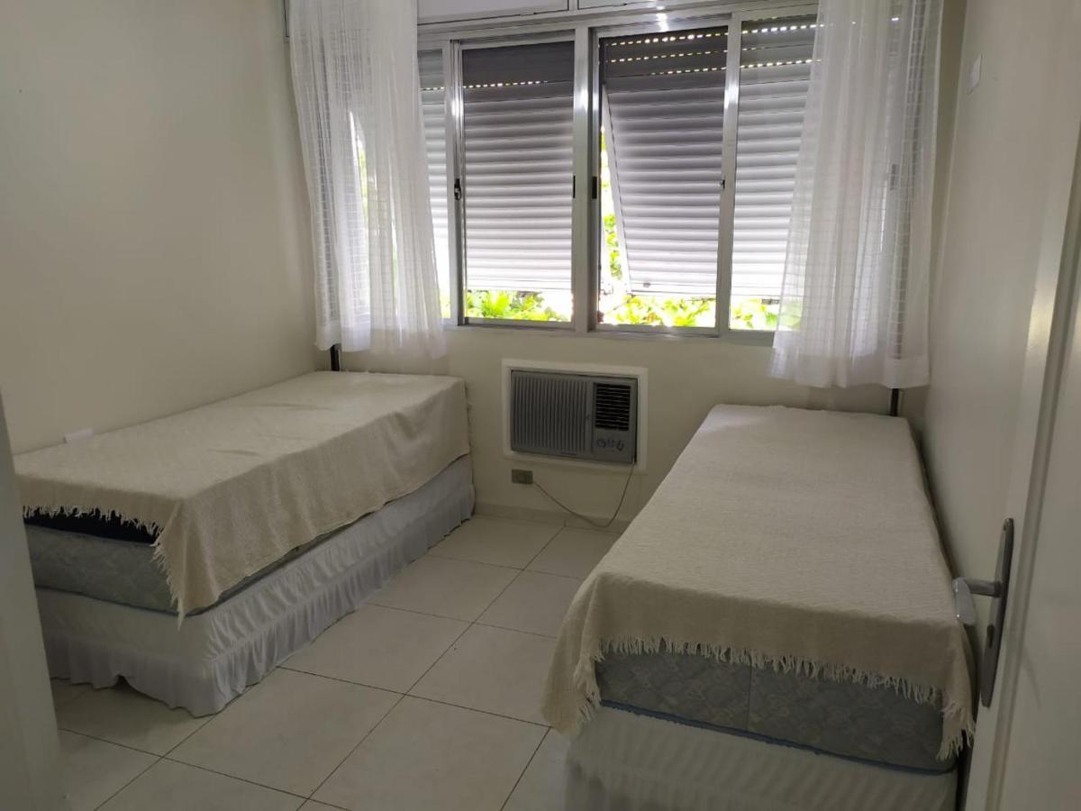 Guarujá Enseada - Apto 200m da praia - 02 dorm. Wi-fi + AR + Estacionamento Exterior foto